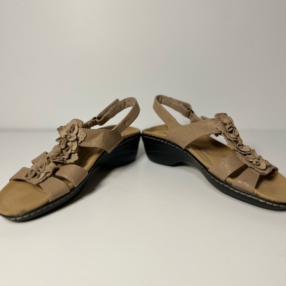 Clarks Merliah Sheryl Beige Leather Sandals Women’s Size 8 adjustable straps - Picture 8 of 10